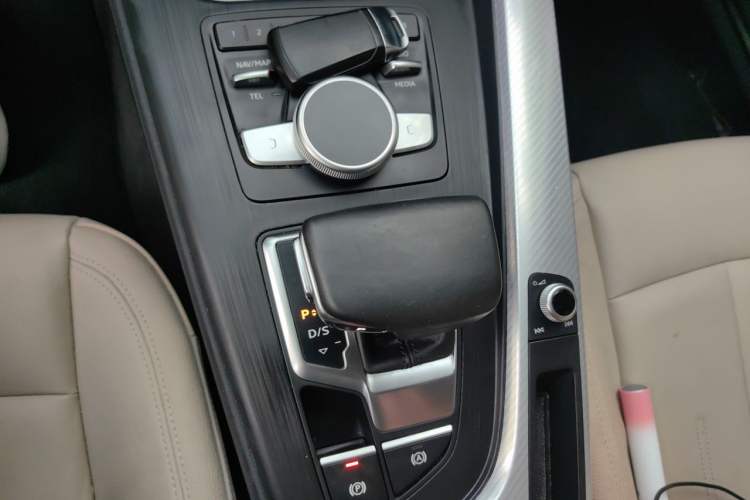 Used Audi A4L 2017 40 TFSI Fashion Model Gear Lever