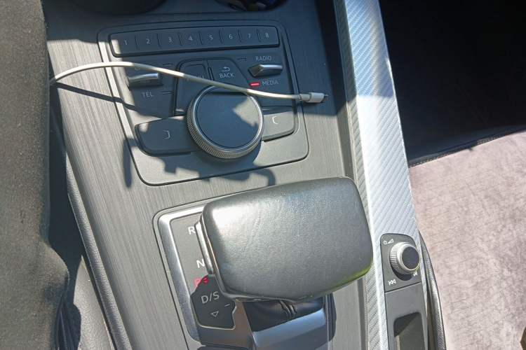 Used Audi A4L 2017 40 TFSI Fashion Model Gear Lever