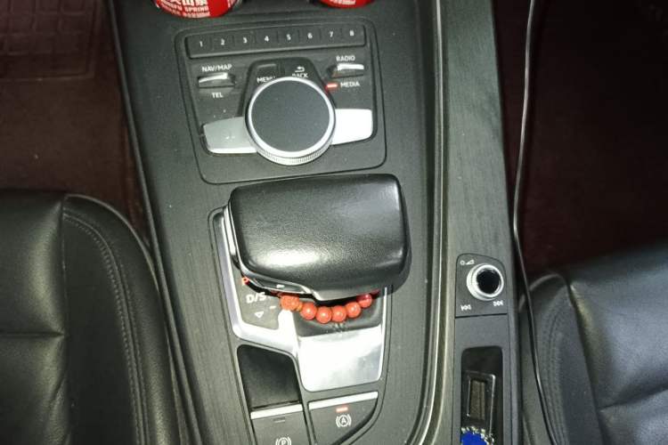 Used Audi A4L 2017 Plus 45 TFSI quattro Stylish Model Gear Lever