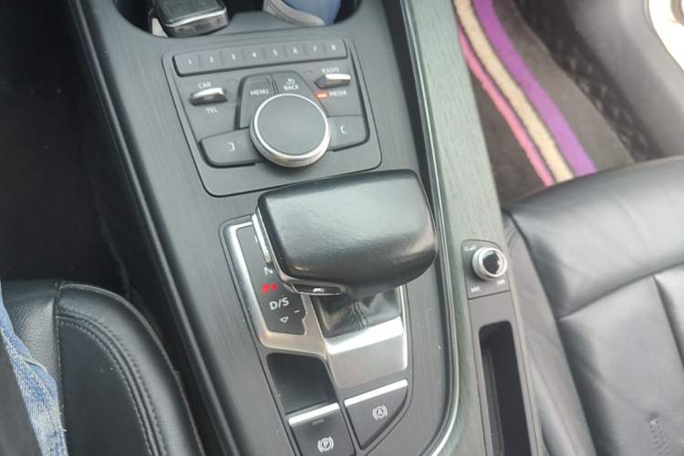 Used Audi A4L 2017 40 TFSI Style Edition Gear Lever
