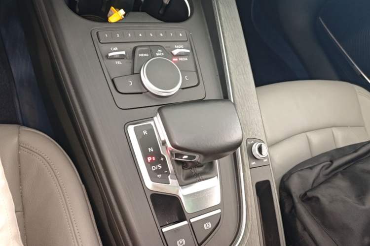Used Audi A4L 2017 40 TFSI Style Edition Gear Lever