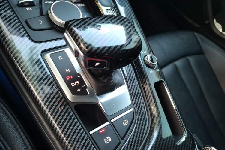Used Audi A4L 2017 Plus 40 TFSI Ambition Model Gear Lever