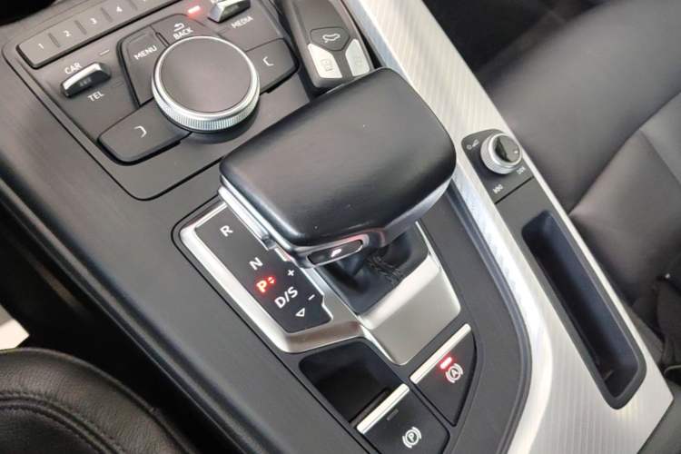 Used Audi A4L 2017 40 TFSI Fashion Model Gear Lever