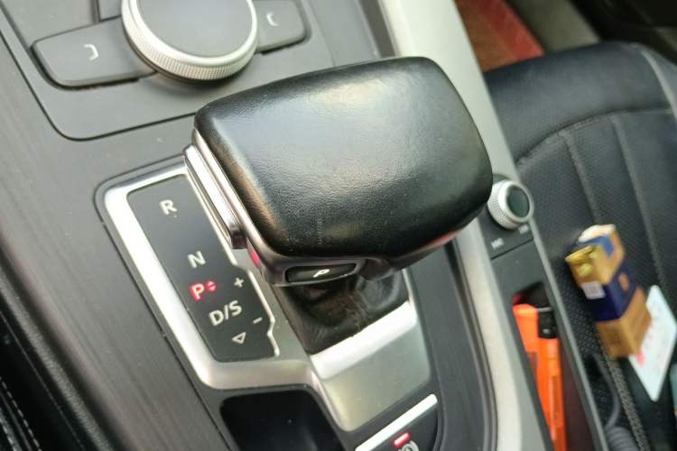 Used Audi A4L 2017 Plus 40 TFSI Ambition Model Gear Lever