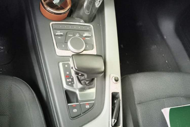 Used Audi A4L 2017 Plus 40 TFSI Ambition Model Gear Lever