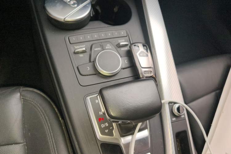 Used Audi A4L 2017 40 TFSI Style Edition Gear Lever