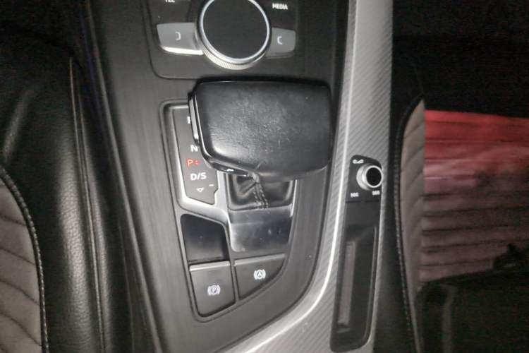 Used Audi A4L 2017 40 TFSI Sport Edition Gear Lever