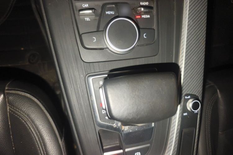 Used Audi A4L 2017 40 TFSI Fashion Model Gear Lever