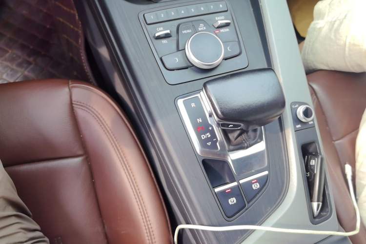 Used Audi A4L 2017 Plus 40 TFSI Ambition Model Gear Lever