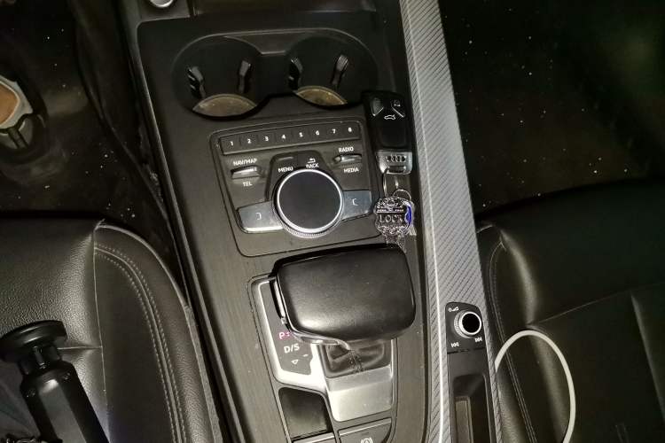 Used Audi A4L 2017 40 TFSI Fashion Model Gear Lever