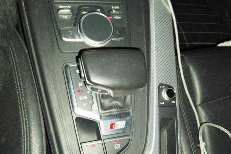 Used Audi A4L 2017 40 TFSI Fashion Model Gear Lever