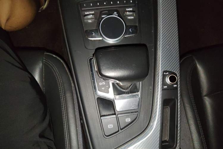 Used Audi A4L 2017 Plus 40 TFSI Ambition Model Gear Lever