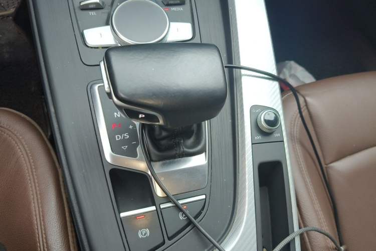 Used Audi A4L 2017 Plus 40 TFSI Ambition Model Gear Lever
