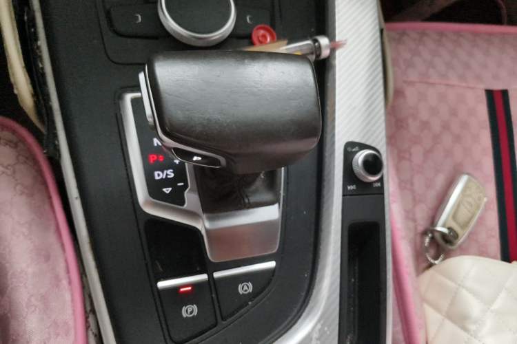 Used Audi A4L 2017 Plus 40 TFSI Fashion Model Gear Lever