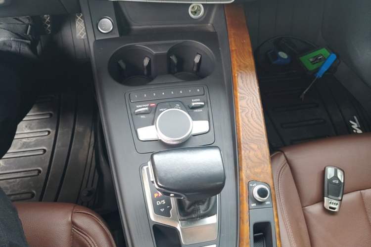 Used Audi A4L 2017 Plus 40 TFSI Fashion Model Gear Lever