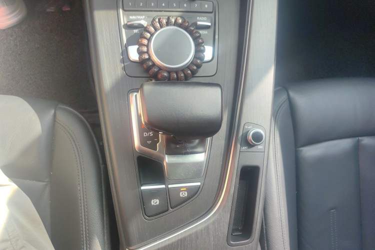Used Audi A4L 2017 Plus 40 TFSI Style Edition Gear Lever