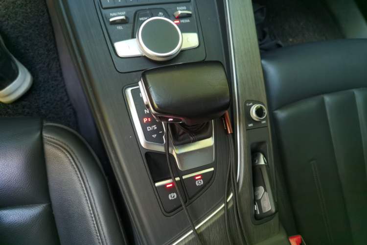 Used Audi A4L 2017 Plus 45 TFSI quattro Stylish Model Gear Lever