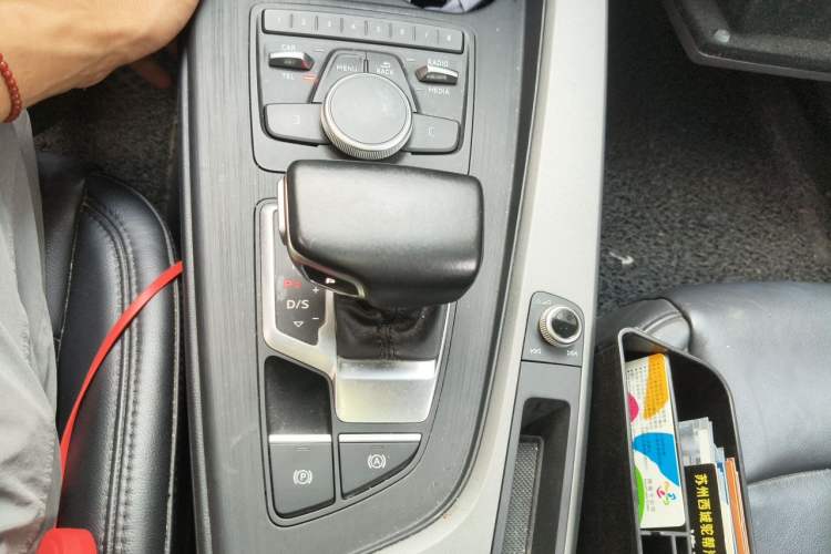 Used Audi A4L 2017 Plus 40 TFSI Ambition Model Gear Lever