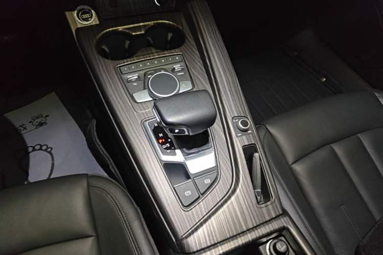 Used Audi A4L 2017 Plus 40 TFSI Fashion Model Gear Lever