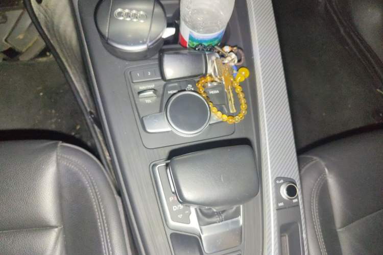 Used Audi A4L 2017 40 TFSI Fashion Model Gear Lever