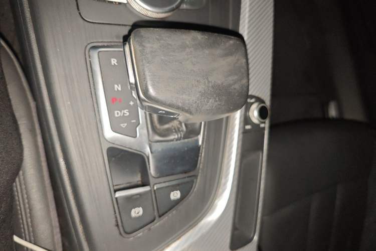 Used Audi A4L 2017 Plus 40 TFSI Fashion Model Gear Lever