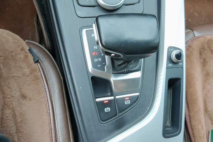 Used Audi A4L 2017 Plus 40 TFSI Fashion Model Gear Lever