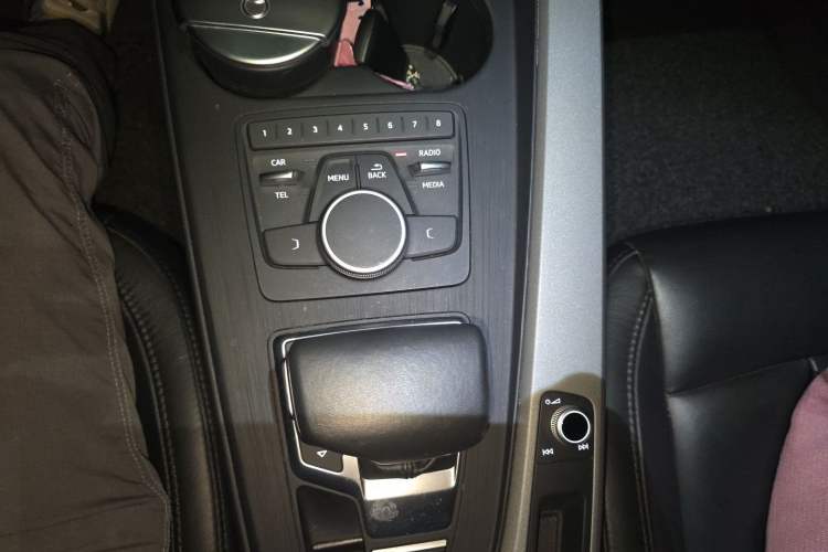 Used Audi A4L 2017 Plus 40 TFSI Ambition Model Gear Lever