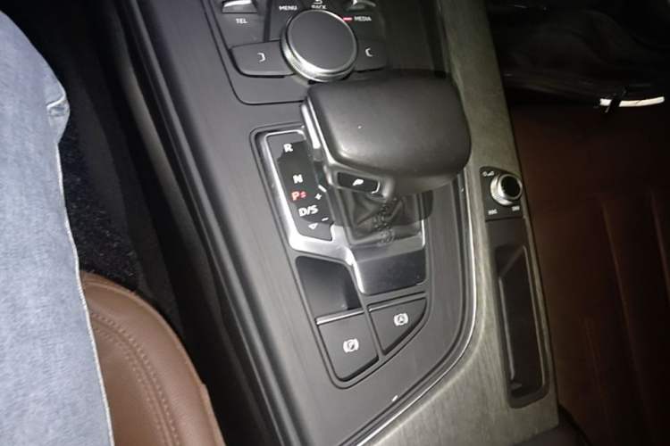 Used Audi A4L 2017 40 TFSI Style Edition Gear Lever