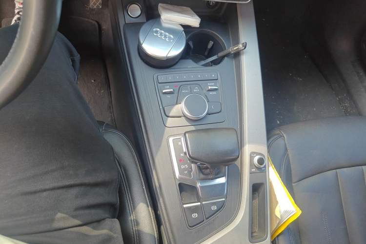 Used Audi A4L 2017 Plus 40 TFSI Ambition Model Gear Lever