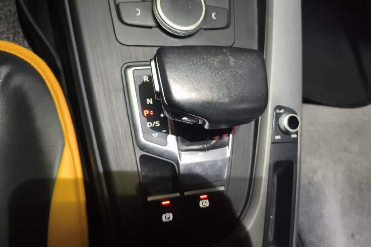 Used Audi A4L 2017 Plus 40 TFSI Ambition Model Gear Lever