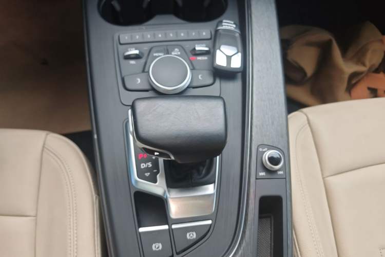 Used Audi A4L 2017 40 TFSI Style Edition Gear Lever