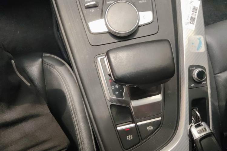Used Audi A4L 2017 40 TFSI Fashion Model Gear Lever