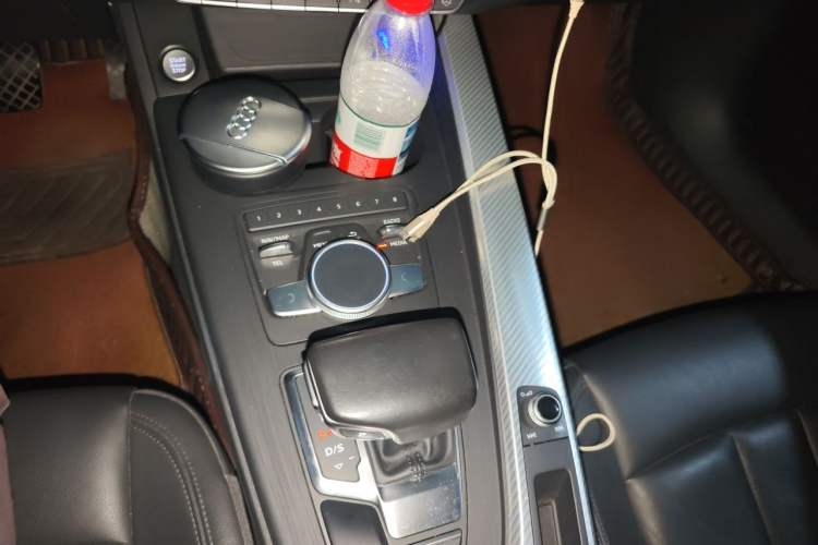 Used Audi A4L 2017 40 TFSI Fashion Model Gear Lever