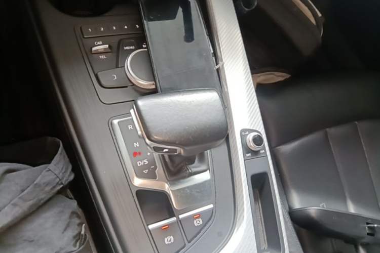Used Audi A4L 2017 40 TFSI Fashion Model Gear Lever