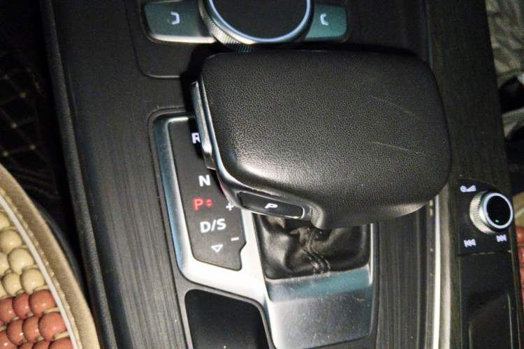 Used Audi A4L 2017 40 TFSI Style Edition Gear Lever