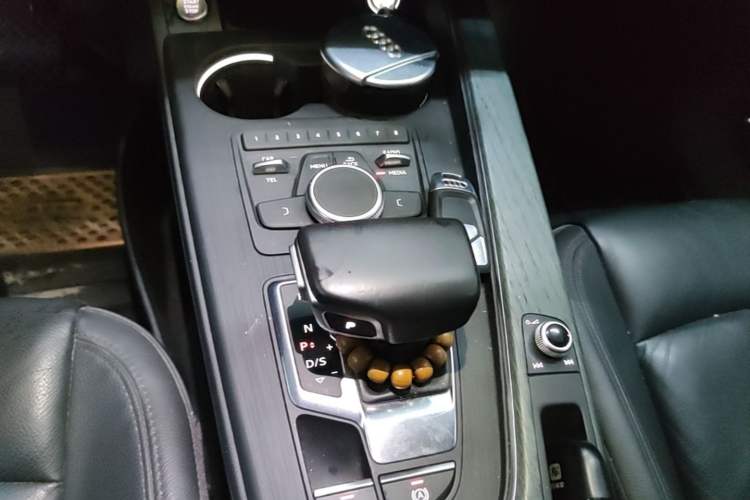 Used Audi A4L 2017 40 TFSI Style Edition Gear Lever