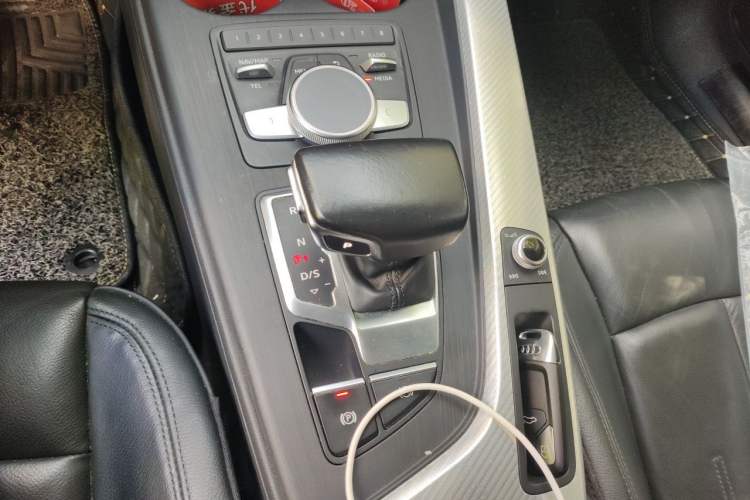 Used Audi A4L 2017 40 TFSI Fashion Model Gear Lever