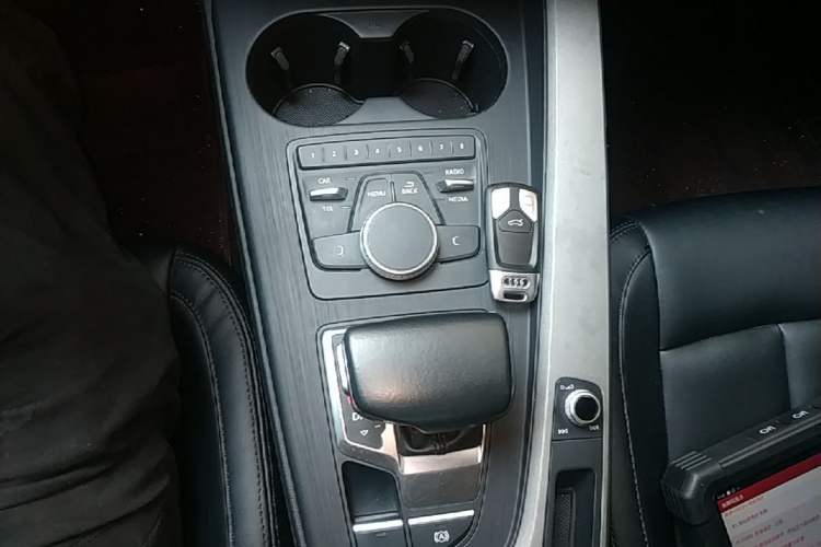 Used Audi A4L 2017 Plus 40 TFSI Ambition Model Gear Lever
