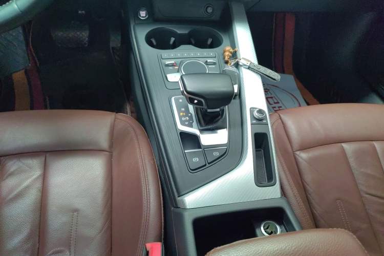 Used Audi A4L 2017 Plus 40 TFSI Fashion Model Gear Lever