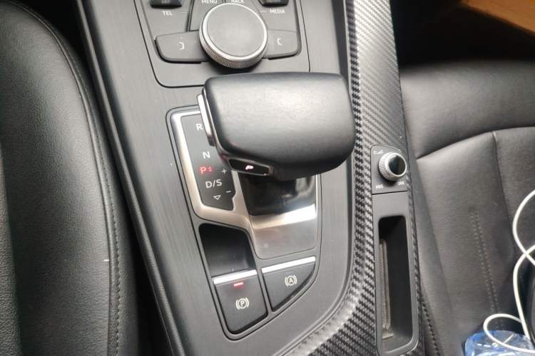 Used Audi A4L 2017 Plus 40 TFSI Ambition Model Gear Lever