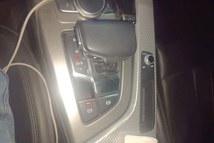 Used Audi A4L 2017 Plus 40 TFSI Ambition Model Gear Lever