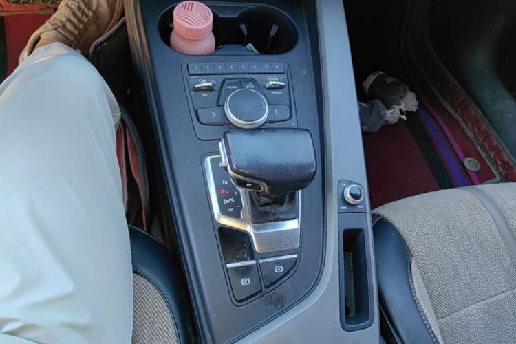 Used Audi A4L 2017 Plus 40 TFSI Ambition Model Gear Lever