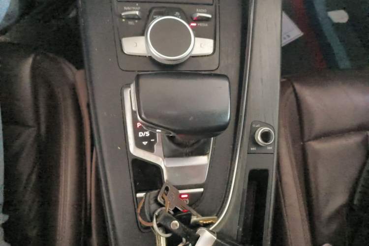 Used Audi A4L 2017 40 TFSI Style Edition Gear Lever