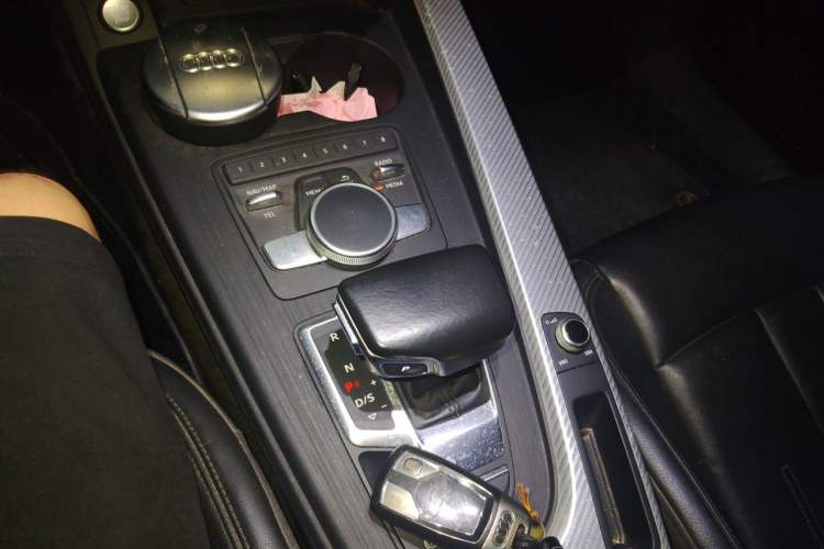 Used Audi A4L 2017 Plus 40 TFSI Ambition Model Gear Lever