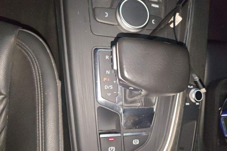 Used Audi A4L 2017 40 TFSI Style Edition Gear Lever