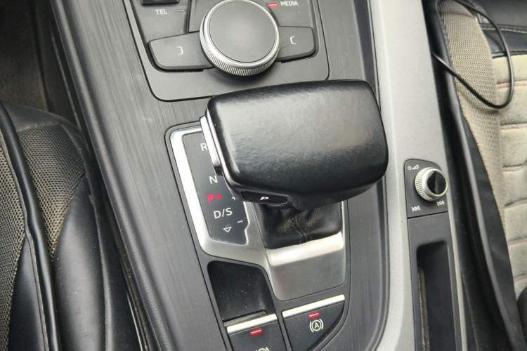Used Audi A4L 2017 40 TFSI Ambition Edition Gear Lever