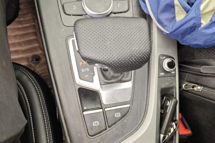 Used Audi A4L 2017 Plus 40 TFSI Ambition Model Gear Lever