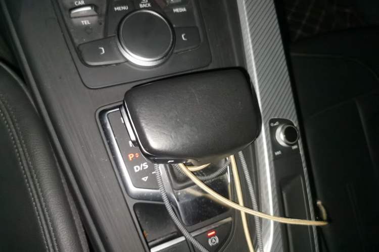 Used Audi A4L 2017 40 TFSI Fashion Model Gear Lever