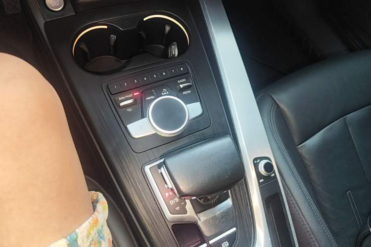 Used Audi A4L 2017 Plus 45 TFSI quattro Sport model Gear Lever