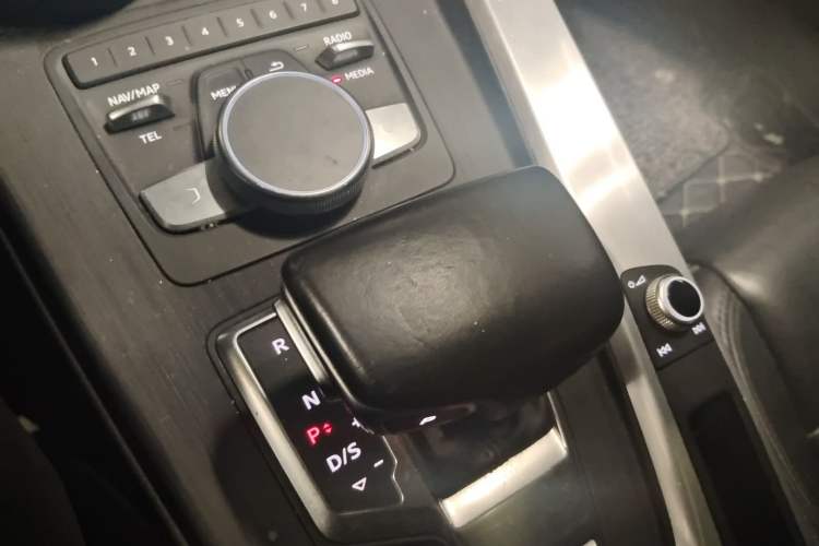Used Audi A4L 2017 Plus 40 TFSI Style Edition Gear Lever